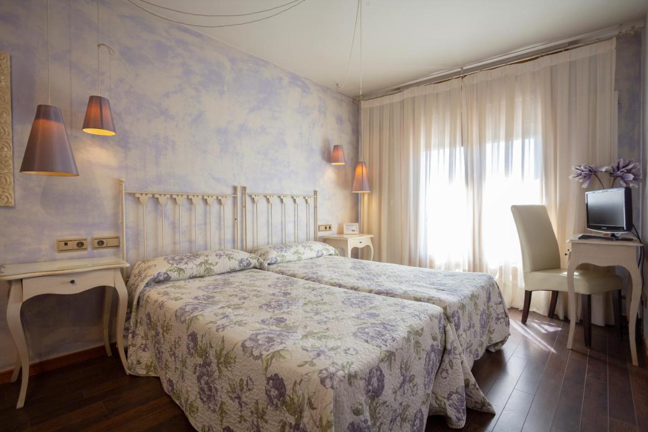 Hostal Los Canteros Golmayo Esterno foto