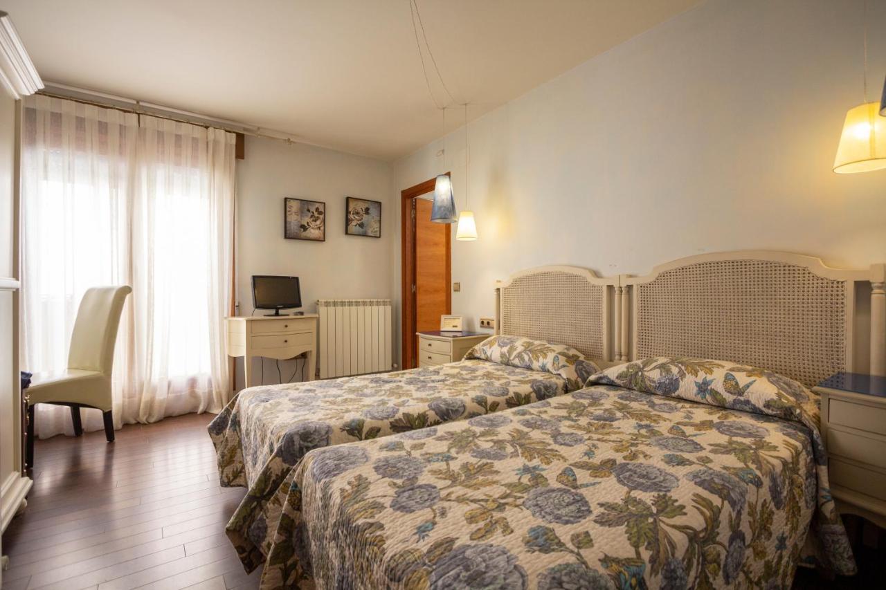 Hostal Los Canteros Golmayo Esterno foto